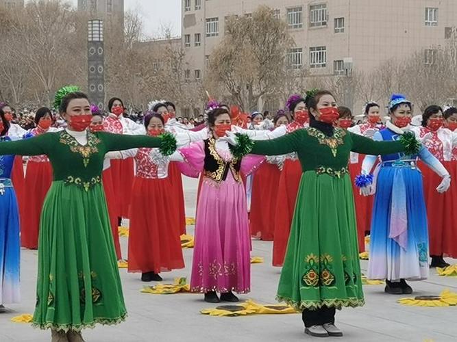 今天是元宵节尉犁县组织了精彩的活动